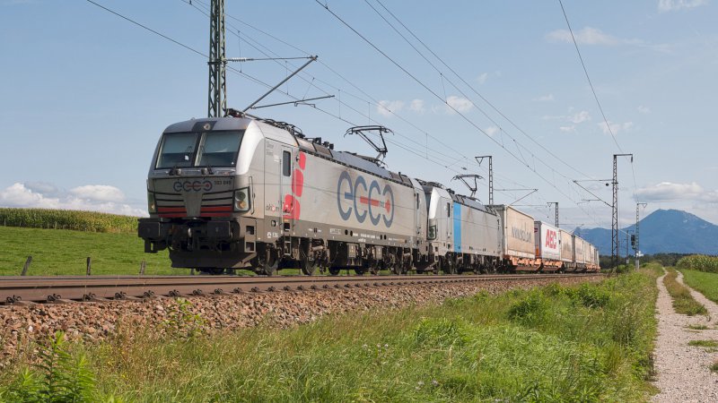 Elektrolokomotive Vectron Doppeltraktion ecco 193 849 akiem