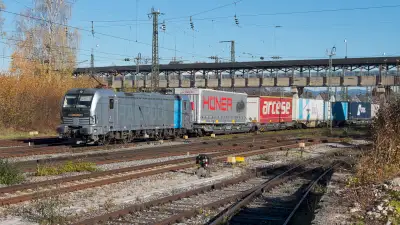 Elektrolokomotive RAILPOOL 193 802-6 Güterzug Freilassing