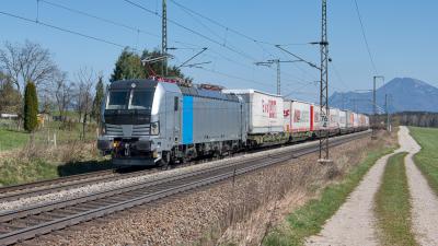 Elektrolokomotive Vectron RAILPOOL 6193 195 Güterzug