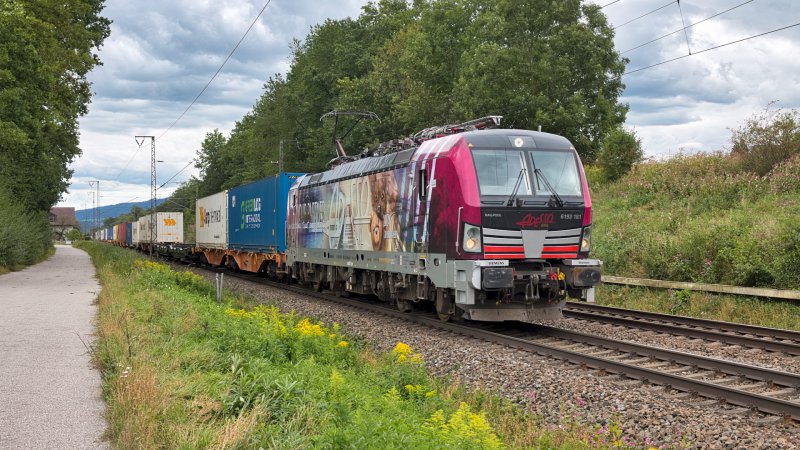 Elektrolokomotive RAILPOOL Vectron 6193 181 Güterzug