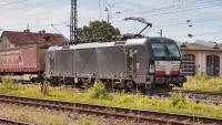 MRCE Siemens Vectron 193 652 mit einem Güterzug in Freilassing
