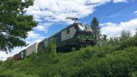 ELL Vectron 193 224 bei Freilassing mit einem Güterzug