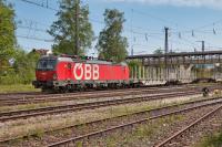 ÖBB SIEMENS Vectron 1293 043 mit einem Güterzug in Freilassing