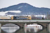 Lokomotion SIEMENS Vectron 193.777 auf der Saalach-Brücke bei Freilassing