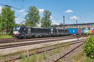 MRCE SIEMENS Vectron 193 877 und 193 602 in Freilassing