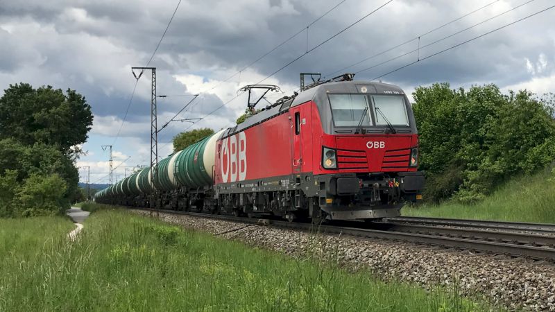 Elektrolokomotive ÖBB Vectron 1293 104 Kesselwagen Freilassing