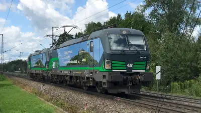 Elektrolokomotiven ELL 193 246 und ELL 193 243 in Freilassing