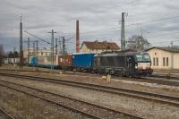 MRCE SIEMENS Vectron 193 670 mit einem Güterzug in Freilassing
