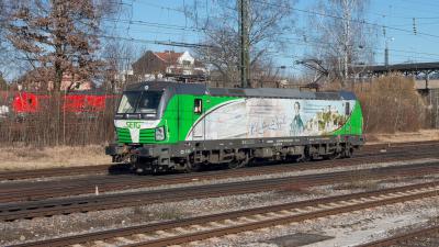 Elektrolokomotive SETG Vectron 193 831 als Lokzug in Freilassing
