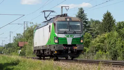 Elektrolokomotive SETG SIEMENS Vectron 193.285 in Freilassing Lokzug