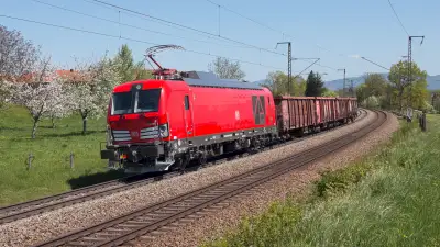 Elektrolokomotive SIEMENS Vectron DB 249 089 mit einem Güterzug bei Niederstrass