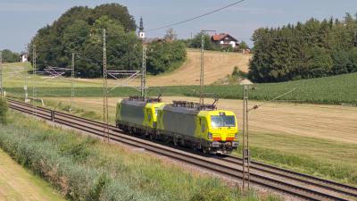 Elektrolokomotiven alpha Vectron 193 592 als Lokzug bei Niederstrass