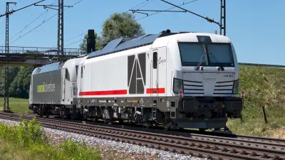 Elektrolokomotive SIEMENS Vectron 248 500 im Schlepptau bei Niederstrass