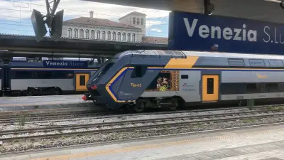 ROCK ETR 521 Nahverkehrszug Dosto von Hitachi Bahnhof Venezia Santa Lucia