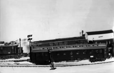 Modelleisenbahn von PIKO, GÜTZOLD Oberlichtwagen Elektrolok E 44