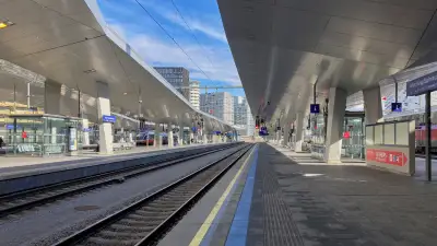 Wien Hauptbahnhof Eisenbahn Bahnsteig Gleise