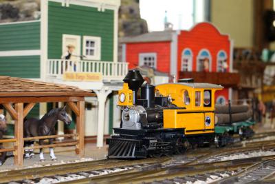 LGB-Westernbahn der Lokwelt Freilassing Gelbe Dampflok