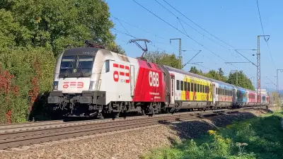 Elektrolokomotive Taurus ÖBB 1116 237 mit dem ÖFB-Railjet in Freilassing