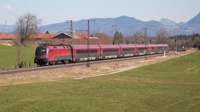 Elektrolokomotive ÖBB Taurus 1116 240 Railjet Niederstrass