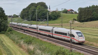 Elektrotriebzug Deutsche Bahn DB ICE 4 9214 zwischen Strass und Niederstrass