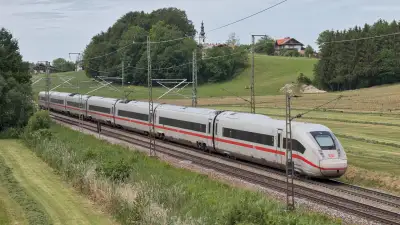 Elektrotriebzug Deutsche Bahn DB ICE 4 9214 zwischen Strass und Niederstrass