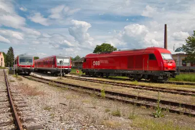 Triebzüge BR 628/928 der DB und ein BR 2016 der ÖBB