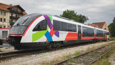 Dieseltriebwagen SIEMENS Desiro Classic ÖBB 642 087 am ehemaligen BW Freilassing