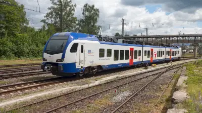 Elektrotriebzug STADLER Flirt 3 BRB ET 360 am Bahnhof Freilassing