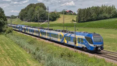 Elektrotriebzug STADLER Flirt 3 Bayerische Regiobahn BRB ET 323 bei Niederstrass