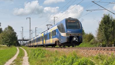 Elektrotriebzug BRB ET 320 STADLER Flirt 3 Niederstrass
