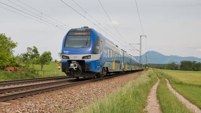 Elektrotriebzug Meridian ET 327 Niederstrass