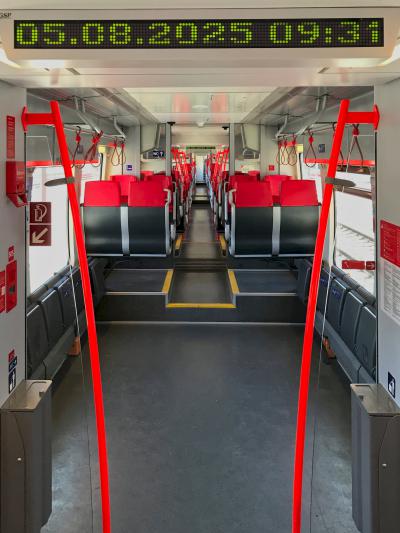 ÖBB S-Bahn Salzburg Bombardier Talent Innenraum Fahrgastraum