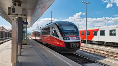 Dieseltriebwagen SIEMENS Desiro Classic ÖBB 5022 029-0 am Bahnhof Wolfsberg