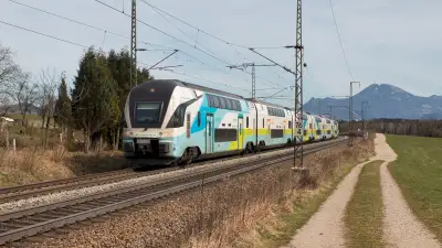 Westbahn-Zug STADLER KISS Doppelstocktriebzug Niederstrass