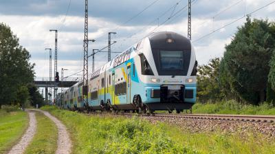 Westbahn Zug STADLER KISS Personenzug Niederstrass