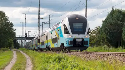 Westbahn Zug STADLER KISS Personenzug Niederstrass