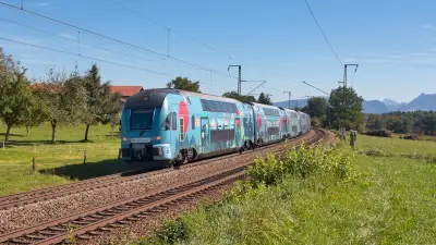 Westbahn KlimaTicket Elektrotriebzug Niederstrass