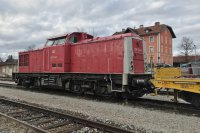 Diesellokomotive 202 743 der ris mit einem Güterzug