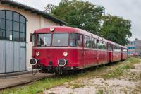 Abfahrt Dieseltriebwagen Schienenzug an der Lokwelt