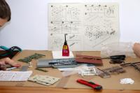 Kleber, Messer, Bausatz-Teile