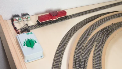 TRIX Fahrregler für Analogbetrieb mit Diesellokomotive PIKO BR 110 - V 100 Ost