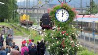 Dixie-Steam in der Lokwelt Freilassing 2015 - Dampflok und Bahnhofsuhr
