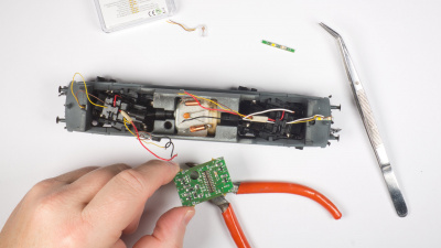 Modelleisenbahn Lokomotive PIKO BR 218 digitalisierung Tauschplatine AMW Hübsch