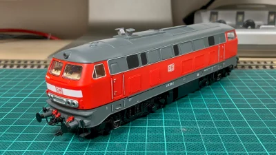 PIKO hobby DB 218 296-2 mit Federpuffern, Anbauteilen und Abgashutzen