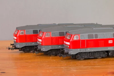 Diesellokomotiven Modell PIKO hobby DB 218 im Vergleich