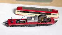 Fleischmann Diesellokomotive 218 217 der DB Artikel 4232 - Motor und Getriebe