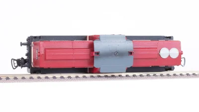 PIKO BR 110 V 100 H0 in rot, graues Dach, Ersatzteil, lackierte Lüftungsgitter