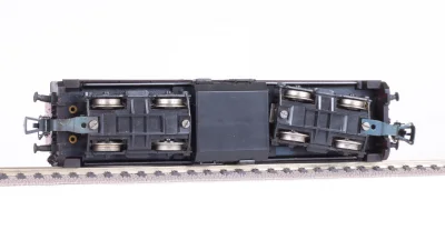 PIKO GÜTZOLD BR 110 mit geschlossenen Drehgestellen Fahrwerk