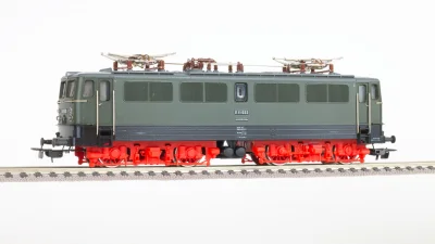 PIKO Modell der Deutsche Reichsbahn DR E 11 022 Elektrolokomotive in H0 1:87 DDR