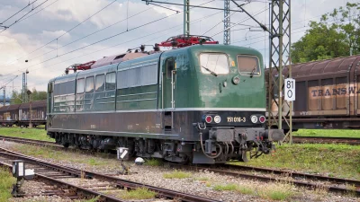 Elektrolokomotive Deutsche Bahn DB 151 016-3 in Freilassing Bundesbahnklassiker